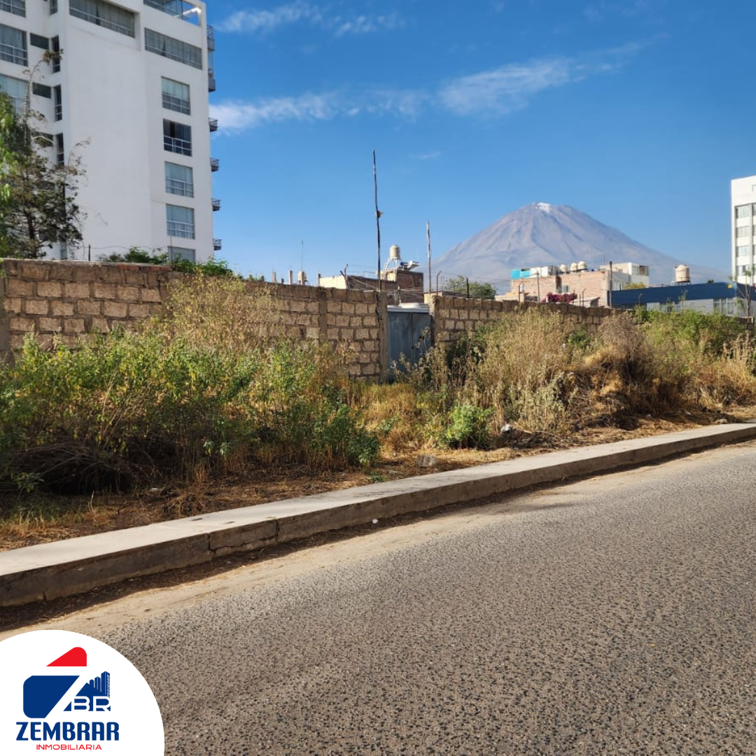 En Venta Terrenos urbanos  de 142.80 m² cerca a Quinta Azores Cerro Colorado