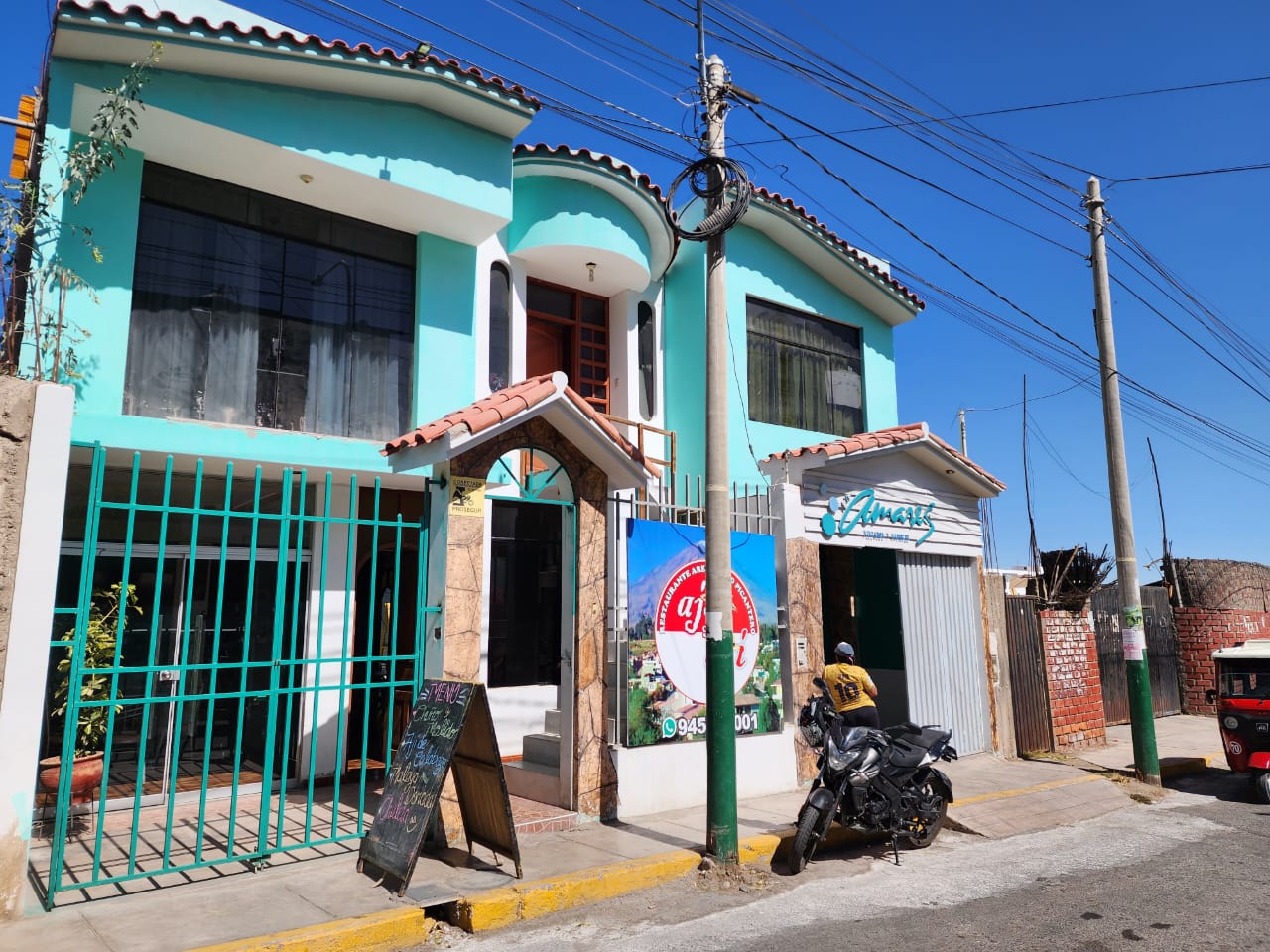 EN VENTA AMPLIA CASA DE 500M2 CERCA A LA PLAZA DE LA JOYA