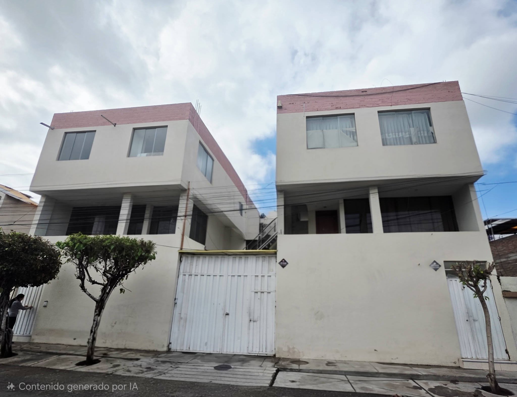 EN VENTA AMPLIO EDIFICIO RESIDENCIAL - COMERCIAL EN ZAMACOLA - CERRO COLORADO