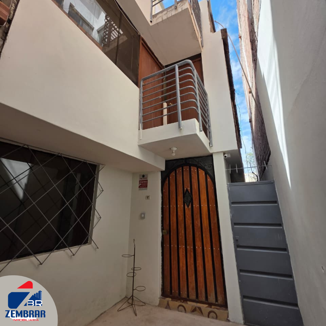 EN VENTA LINDA CASITA DE 3 NIEVES EN MIRAFLORES